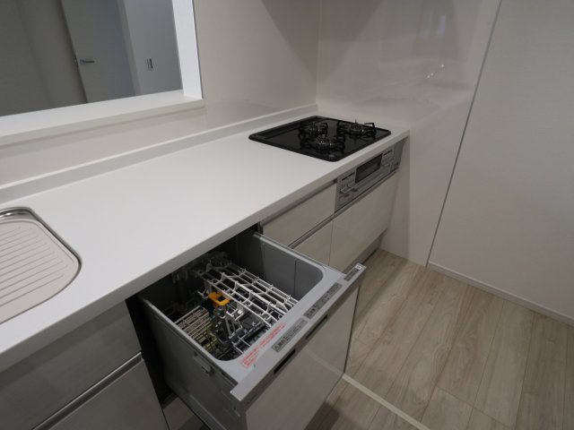 【キッチン】 | 《仲介手数料無料》岩槻区本丸１丁目13-4(全1戸)新築一戸建てずっとプラス | 撮影日 2025年7月20日 17:00 晴れ