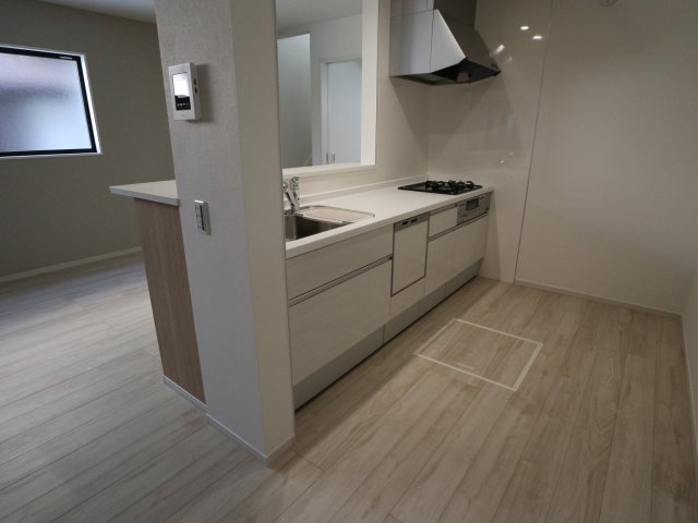 《仲介手数料無料》岩槻区本丸１丁目13-4(全1戸)新築一戸建てずっとプラスのキッチン|撮影日 2025年7月20日 17:00 晴れ