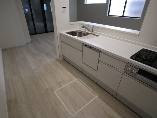 【キッチン】 | 《仲介手数料無料》岩槻区本丸１丁目13-4(全1戸)新築一戸建てずっとプラス | 撮影日 2025年7月20日 17:00 晴れ