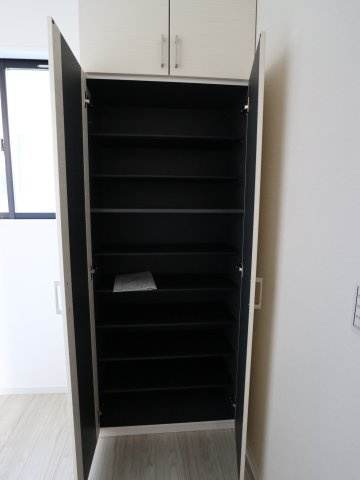 《仲介手数料無料》岩槻区本丸１丁目13-4(全1戸)新築一戸建てずっとプラスの玄関|撮影日 2025年7月20日 17:00 晴れ