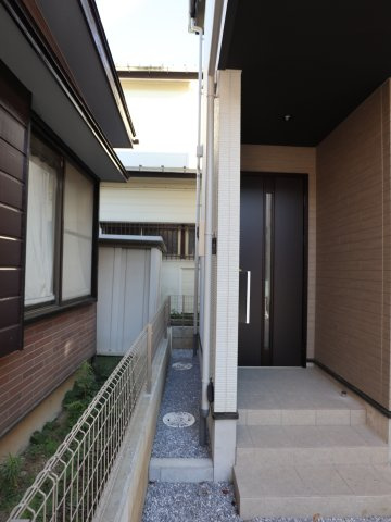 《仲介手数料無料》岩槻区本丸１丁目13-4(全1戸)新築一戸建てずっとプラスの外観|撮影日 2025年7月20日 17:00 晴れ