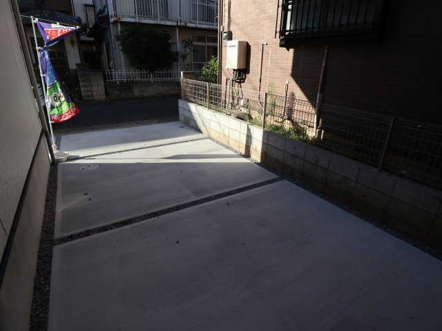 【駐車場】 | 《仲介手数料無料》岩槻区本丸１丁目13-4(全1戸)新築一戸建てずっとプラス | 撮影日 2025年7月20日 17:00 晴れ