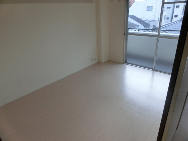 ハイツ鍛治の洋室