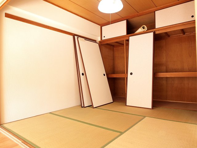 ハイツ鍛治の和室