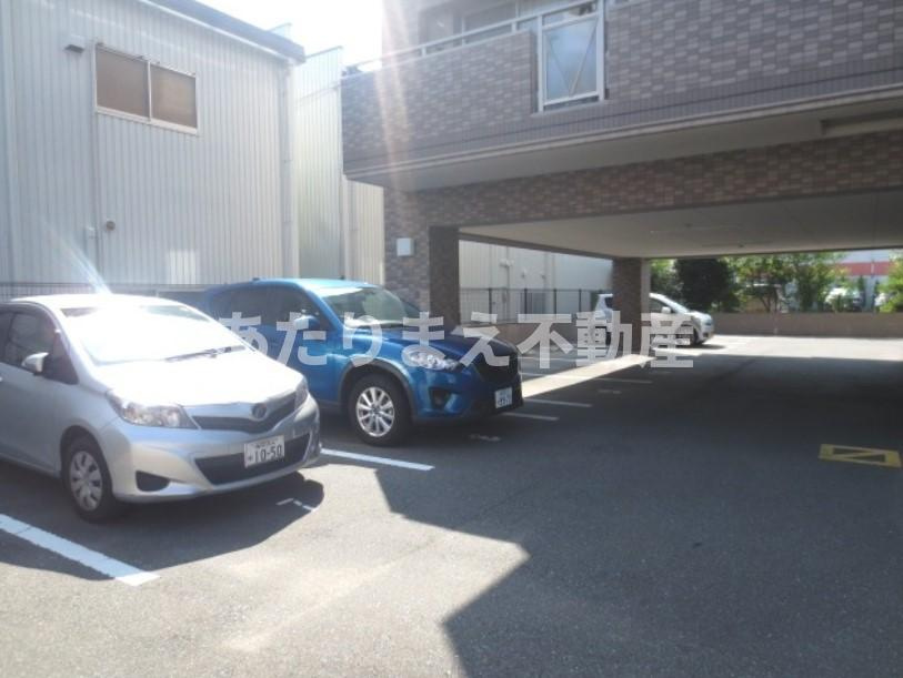 福岡市東区松崎２丁目の賃貸マンションの駐車場