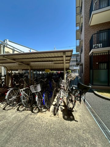 ライオンズマンション寝屋川の駐車場