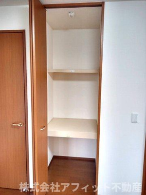 【その他】 | カーサ・ソレアード | 洋室6帖の物入