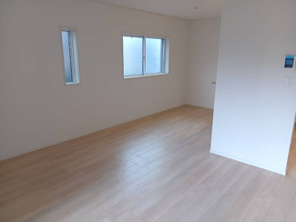 【居間・リビング】 | 海老名市上今泉4丁目  1号棟 第34 | LDK17.5帖別角度