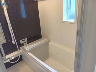 【浴室】 | 海老名市上今泉4丁目  1号棟 第34 | 追焚き給湯・浴室に窓あり