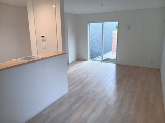 【居間・リビング】 | 海老名市上今泉4丁目  1号棟 第34 | 3面採光・南面に窓：LDK17.5帖