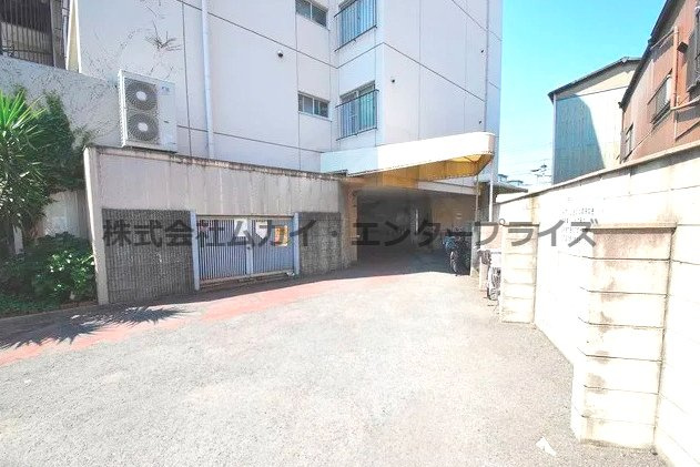 グランピア布施南の駐車場