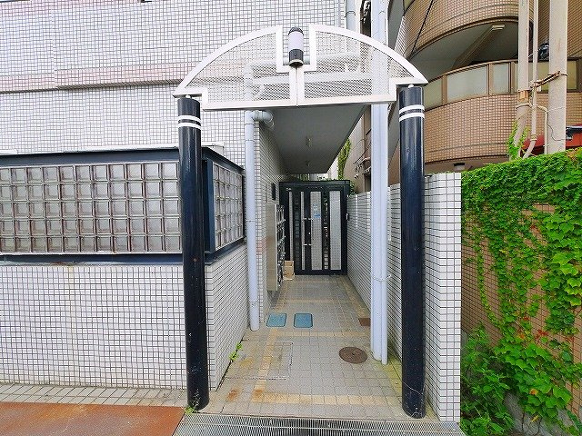フラッツ郡山のエントランス|毎日通るエントランスはこのようになっています