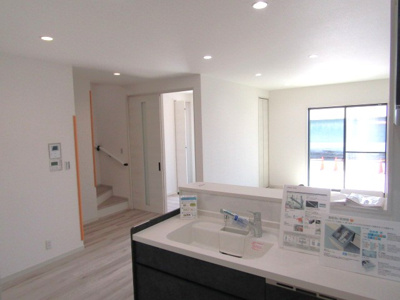 【居間・リビング】 | エンゼルハウス南アルプス市十五所① | おしゃれな居間です