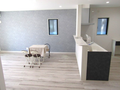 【居間・リビング】 | エンゼルハウス南アルプス市十五所① | ゆったり過ごせる居間です