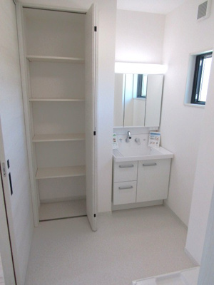 【独立洗面台】 | エンゼルハウス南アルプス市十五所① | 独立洗面台、朝の身支度には欠かせません