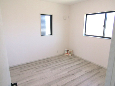 【洋室】 | エンゼルハウス南アルプス市十五所① | 落ち着いた色調の洋室です