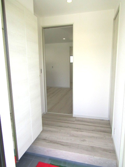 【玄関】 | エンゼルハウス南アルプス市十五所① | 毎日通る玄関はこちらです