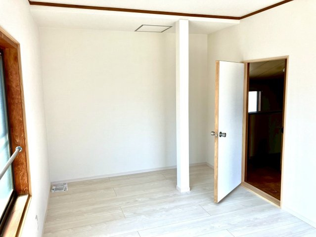 宇多津町平山　リフォーム戸建の洋室