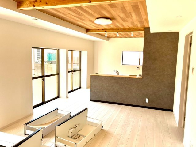 宇多津町平山　リフォーム戸建の居間・リビング