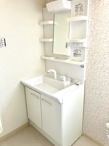 宇多津町平山　リフォーム戸建の独立洗面台