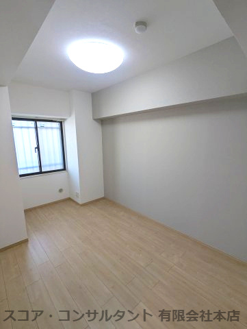 ライオンズマンション茅ヶ崎第3の洋室|玄関入って左の洋室です。