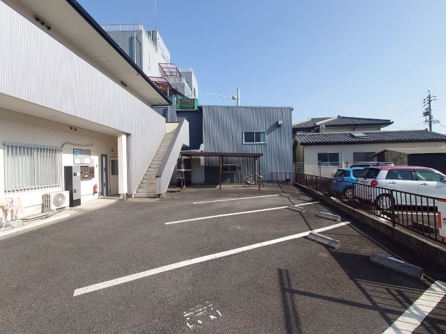 栄１０００の駐車場