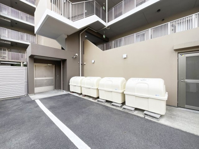 【その他共用部分】 | プレミスト山科椥辻ザ・テラス | 【敷地内ゴミ置場】（株）ゆいホームでは、ご購入・ご売却・住宅ローンなどのあらゆるご相談にお応えします。 もちろん相談は無料です！まずはお気軽にお電話下さい。