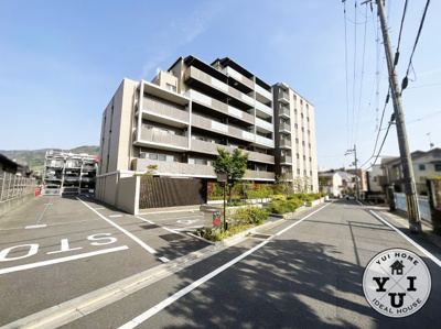 【外観】 | プレミスト山科椥辻ザ・テラス | 地下鉄『椥辻駅』徒歩7分。京阪『京阪山科駅』徒歩27分、JR『山科駅』徒歩28分。（京阪バス『椥辻駅停』徒歩7分。京阪『京阪山科駅』・JR『山科駅』まで乗車10分）