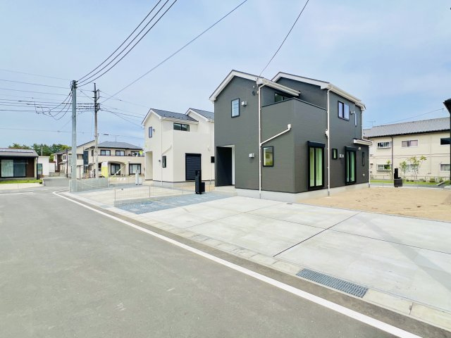玉村町板井の前面道路含む現地写真|敷地内で駐車が苦手な方にもおススメです◎