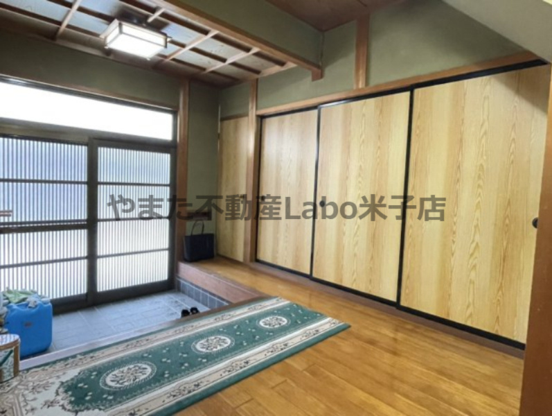 日野郡日野町舟場中古戸建の玄関