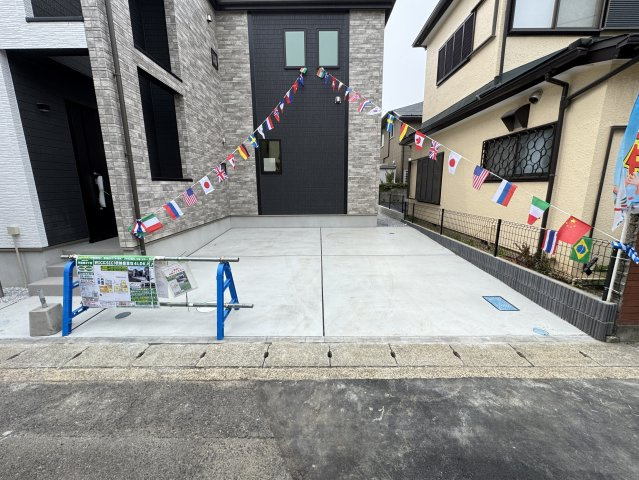 三郷市早稲田４丁目新築戸建【丹後小学校：10分】の駐車場|駐車スペース・並列2台駐車可