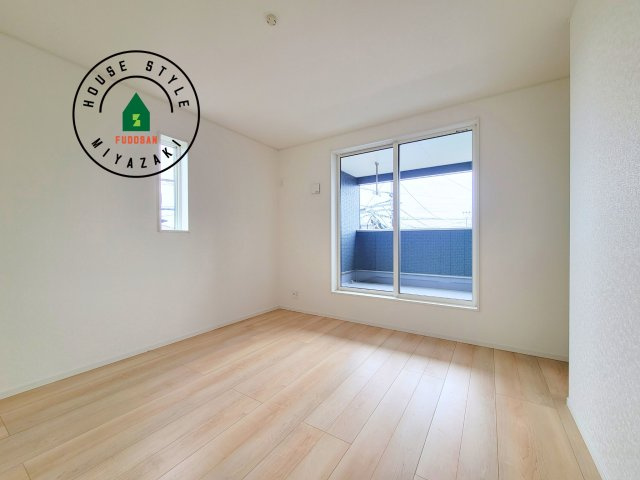 宮崎市赤江第5-2棟（1号棟）の寝室|主寝室には収納力に優れたクローゼットがありますので、お部屋もすっきり片付きます。