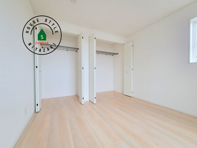 宮崎市赤江第5-2棟（1号棟）の収納|洋服や大きな荷物が多い方や人数の多いご家族などは、一般的なクローゼットよりもウォークインクローゼットのほうが使い勝手が良いです。