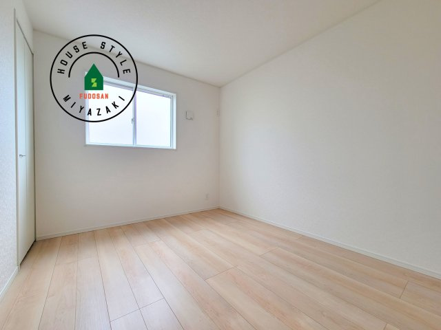 宮崎市赤江第5-2棟（1号棟）の子供部屋|穏やかな光が差し込む室内には、穏やかな時間が流れます。