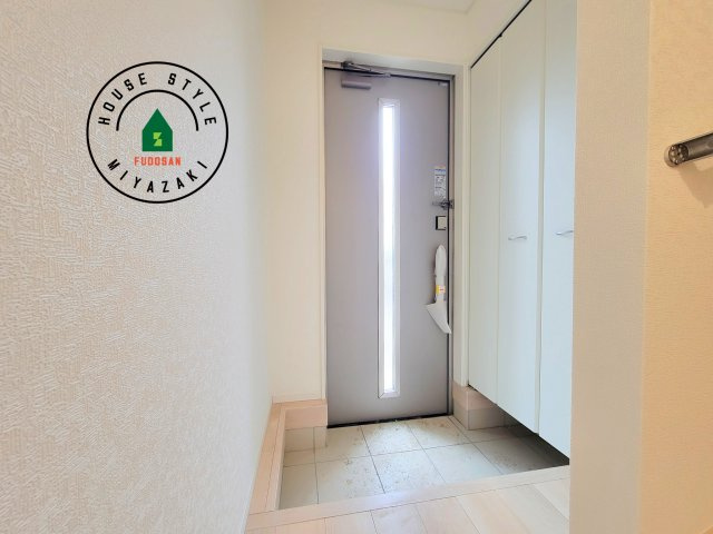 宮崎市赤江第5-2棟（1号棟）の防犯設備|【電子キー】 玄関ドアのカギの開け閉めも、これからは電子錠でスマートに。