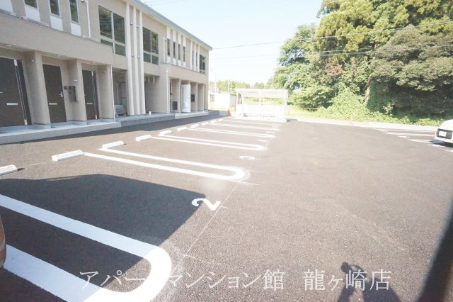 コンフォールの駐車場