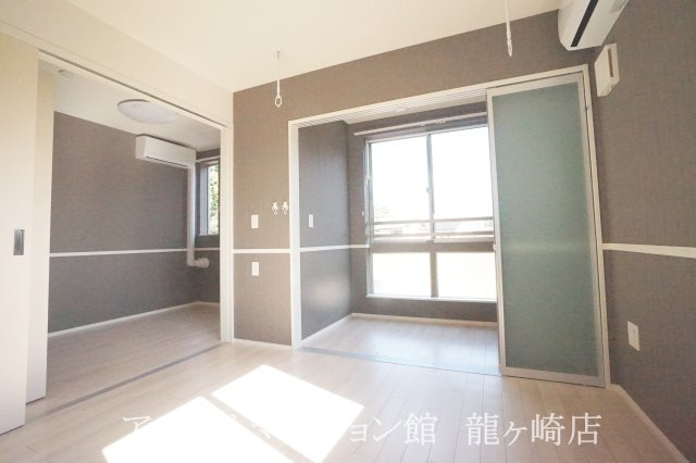 コンフォールの居間・リビング