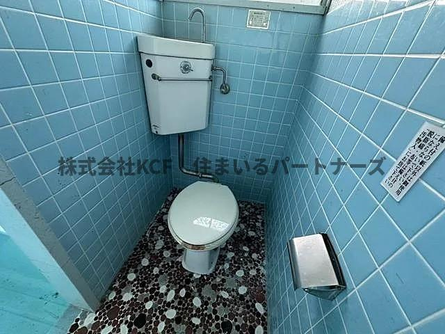 中央アパートのトイレ|ゆったりとした空間のトイレです