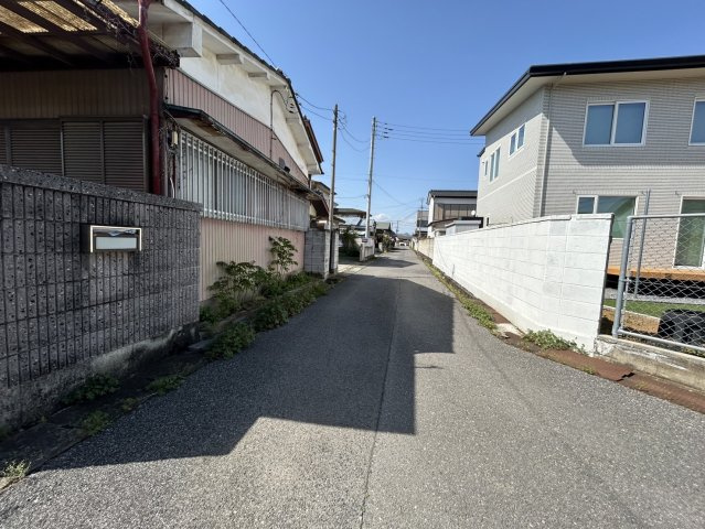 佐野市　大橋町　中古戸建の前面道路含む現地写真