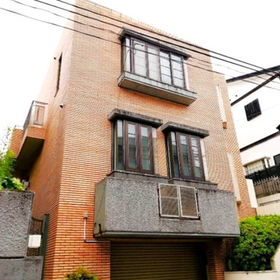 【外観】 | 代沢3丁目戸建て | 代沢の上質戸建。重厚感あるRC造で、街並みに映えるスタイリッシュな佇まいが魅力です。