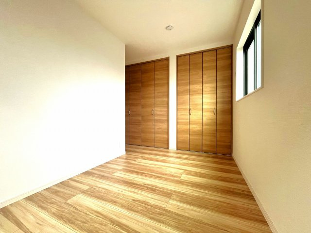 ♪弊社売主仲介手数料無料　新築戸建　2号棟（川崎区池上新町2丁目）全3棟の洋室|個人の部屋や寝室として使える収納豊富な洋室です