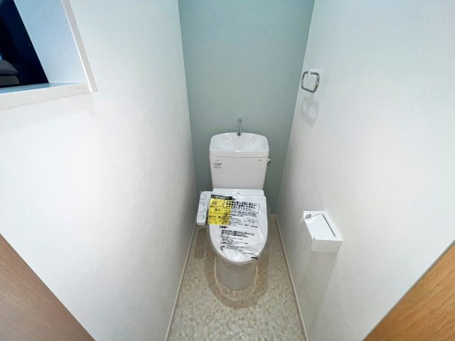 ♪弊社売主仲介手数料無料　新築戸建　2号棟（川崎区池上新町2丁目）全3棟のトイレ|シンプルで使いやすいトイレです　2階