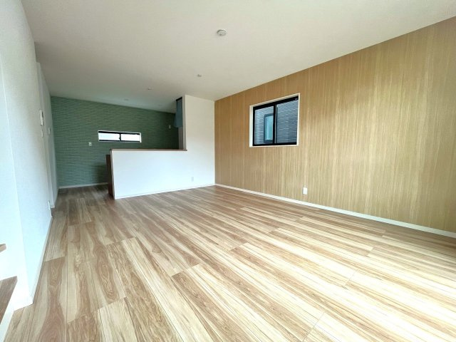 ♪弊社売主仲介手数料無料　新築戸建　2号棟（川崎区池上新町2丁目）全3棟の居間・リビング|17帖越えのLDK　ゆったりとした空間で家族団欒の時間をお楽しみください