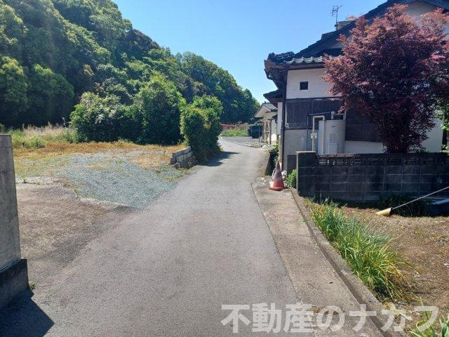 宇土市岩古曽町の売地の周辺|東側道路