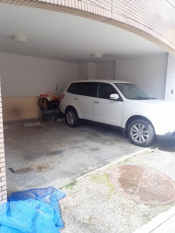 中川ハイツの駐車場