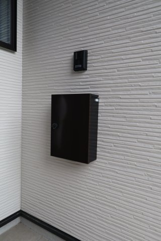 《仲介手数料無料》蓮田市桜台２丁目15-3(全1戸)新築一戸建てリガーレのセキュリティ|撮影日 2025年9月18日 15:10 雨