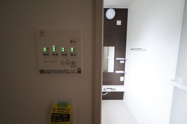 《仲介手数料無料》蓮田市桜台２丁目15-3(全1戸)新築一戸建てリガーレの浴室|撮影日 2025年9月18日 15:10 雨