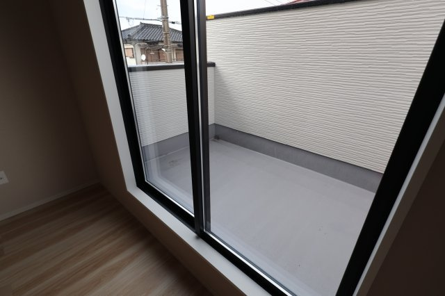 《仲介手数料無料》蓮田市桜台２丁目15-3(全1戸)新築一戸建てリガーレのバルコニー|撮影日 2025年9月18日 15:10 雨