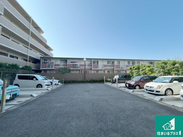 クラウンセゾン深井の駐車場|駐車スペース！散水栓があるので、こまめに愛車を洗えます！