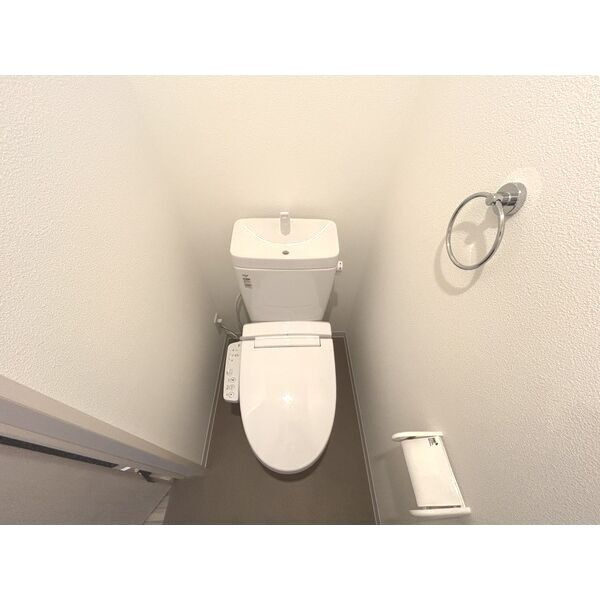 ジーメゾンエトワール西二見のトイレ